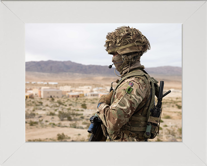 A Soldier from 2nd Battalion The Royal Yorkshire Regiment Photo Print - British Army Hampshire Prints 10 x 8 White Frame No