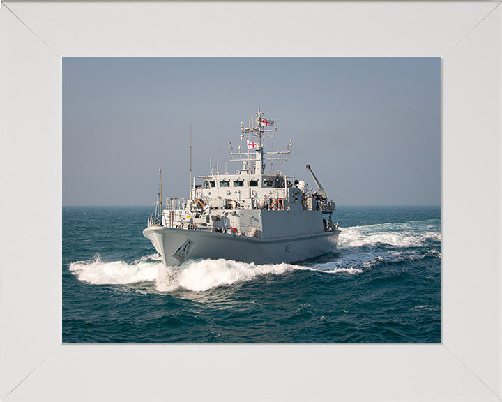 HMS Shoreham M112 | Photo Print | Framed Print | Sandown Class | Minehunter | Royal Navy Hampshire Prints