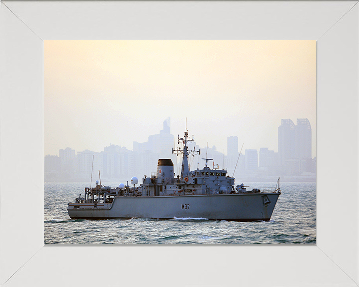 HMS Chiddingfold (M37) Photo Print - Kuwait 2009 - Royal Navy Hunt Class Minehunter Posters, Prints, & Visual Artwork Hampshire Prints 10 x 8 White Frame No