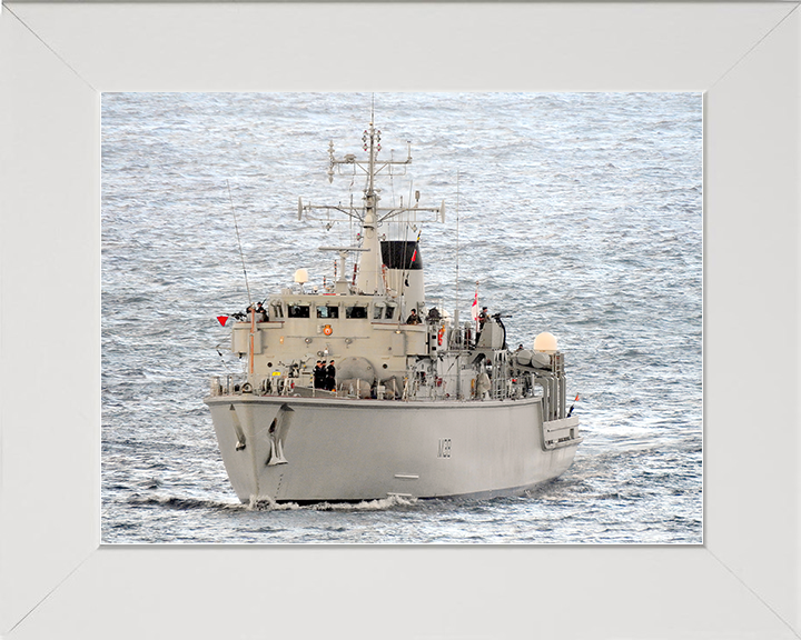 HMS Atherstone (M38) Royal Navy Hunt Class Mine Warfare Vessel Port Bow View Photo Print Wall Art Decor Posters, Prints, & Visual Artwork Hampshire Prints 10 x 8 White Frame No