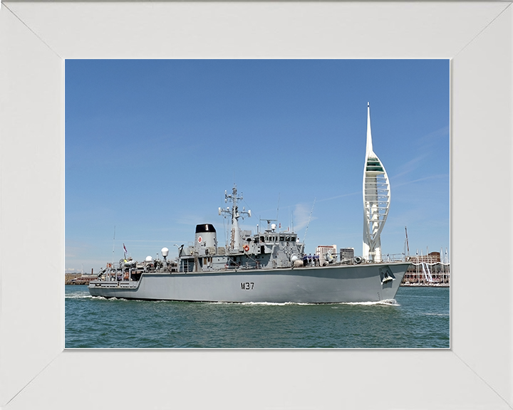HMS Chiddingfold (M37) Royal Navy Hunt Class Minehunter Leaving Portsmouth Photo Print Wall Art Decor Posters, Prints, & Visual Artwork Hampshire Prints 10 x 8 White Frame No