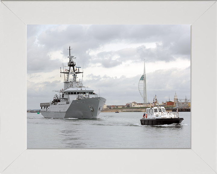 HMS Clyde (P257) Photo Print - Leaves Portsmouth 2007 - Royal Navy River Class Patrol Vessel Posters, Prints, & Visual Artwork Hampshire Prints 10 x 8 White Frame No