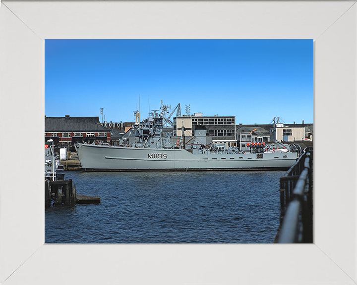 HMS Wotton (M1195) Photo Print - Alongside 1984 - Royal Navy Ton Class Minesweeper Hampshire Prints 10 x 8 White Frame No