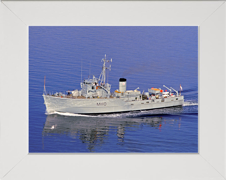 HMS Bildeston (M1110) Royal Navy Ton Class Minesweeper Port Side View Photo Print Wall Art Decor Posters, Prints, & Visual Artwork Hampshire Prints 10 x 8 White Frame No