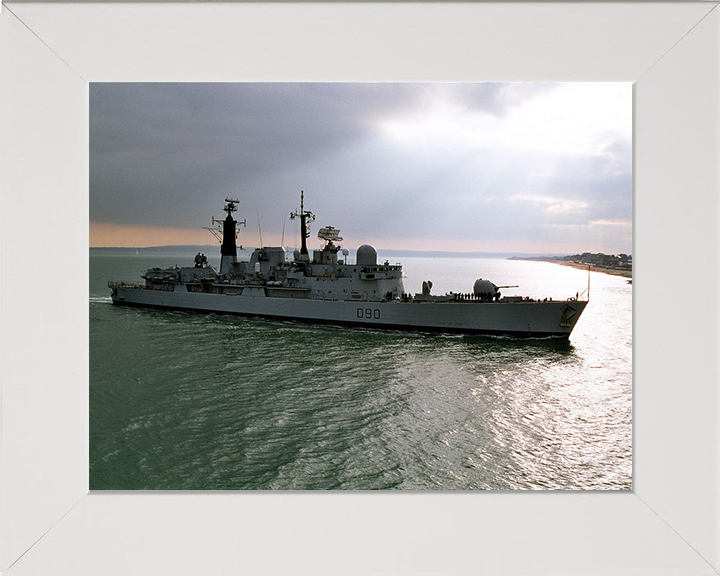 HMS Southampton (D90) - Entering Portsmouth 2004 - Royal Navy Type 42 Destroyer Photo Print Wall Art Naval Decor UK Posters, Prints, & Visual Artwork Hampshire Prints 10 x 8 White Frame No