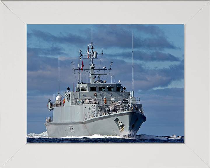 HMS Bangor (M109) Royal Navy Sandown Class Minehunter Low Starboard Bow View Photo Print Wall Art Decor Posters, Prints, & Visual Artwork Hampshire Prints 10 x 8 White Frame No