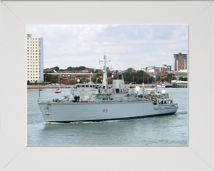 HMS Cattistock (M31) Royal Navy Hunt Class MineHunter Exiting Portsmouth Photo Print Wall Art Decor Posters, Prints, & Visual Artwork Hampshire Prints 10 x 8 White Frame No