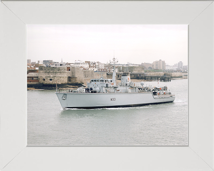 HMS Brocklesby (M33) Royal Navy Hunt Class Mine Warfare Vessel Passing Old Portsmouth Photo Print Wall Art Decor Posters, Prints, & Visual Artwork Hampshire Prints 10 x 8 White Frame No