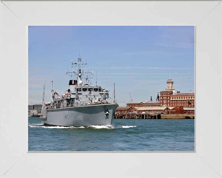 HMS Chiddingfold (M37) Royal Navy Hunt Class Minehunter Portsmouth Harbour Photo Print Wall Art Decor Posters, Prints, & Visual Artwork Hampshire Prints 10 x 8 White Frame No