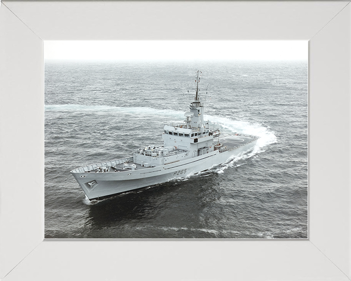 HMS Dumbarton Castle (P265) Royal Navy Castle Class Patrol Vessel Turn To Starboard Photo Print Wall Art Decor Posters, Prints, & Visual Artwork Hampshire Prints 10 x 8 White Frame No