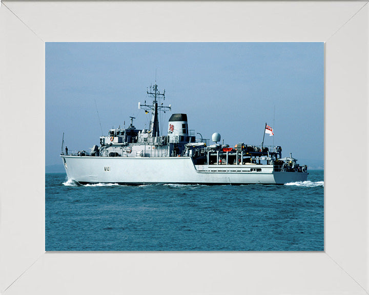 HMS Quorn (M41) Photo Print - Underway - Royal Navy Hunt Class Minehunter Hampshire Prints 10 x 8 White Frame No