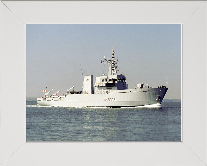 HMS Blackwater (M2008) Royal Navy River Class Minesweeper Starboard Beam Photo Print Wall Art Decor Posters, Prints, & Visual Artwork Hampshire Prints 10 x 8 White Frame No