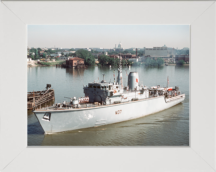 HMS Chiddingfold (M37) Royal Navy Hunt Class Minehunter Entering Washington Photo Print Wall Art Decor Posters, Prints, & Visual Artwork Hampshire Prints 10 x 8 White Frame No