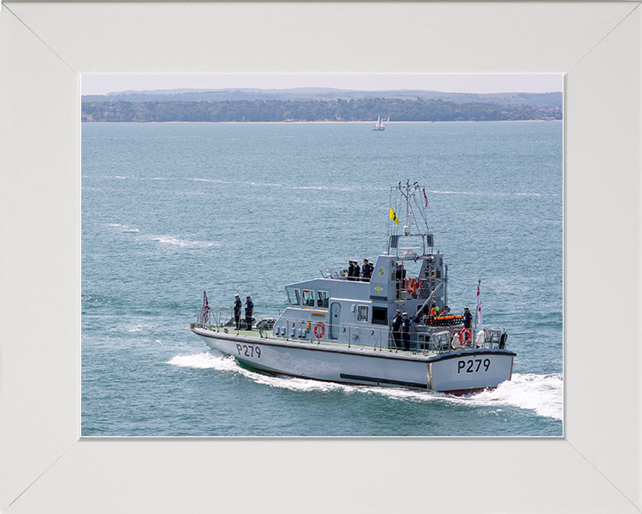 HMS Blazer (P279) Royal Navy Archer Class P2000 Patrol Vessel At Sea 2022 Photo Print Wall Art Decor Posters, Prints, & Visual Artwork Hampshire Prints 10 x 8 White Frame No