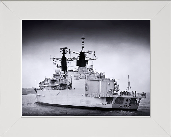HMS Campbeltown (F86) Royal Navy Type 22 Frigate In Black and White Photo Print Wall Art Decor Posters, Prints, & Visual Artwork Hampshire Prints 10 x 8 White Frame No