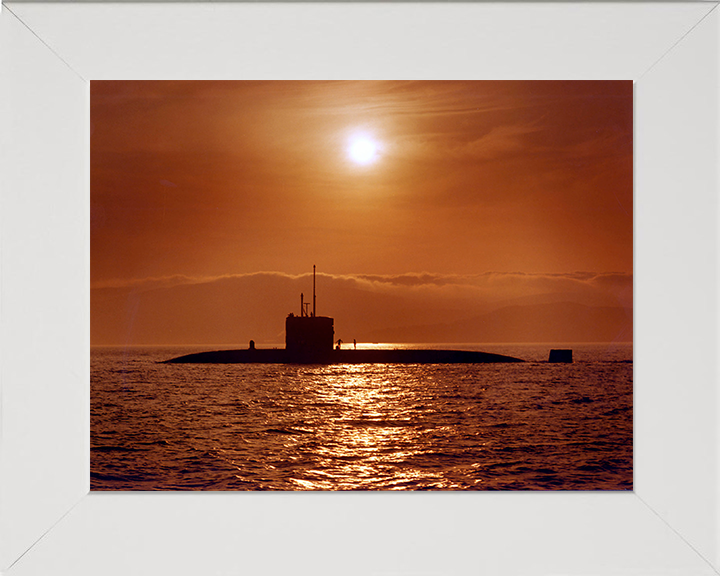 HMS Splendid (S106) Photo Print - Clyde 1995 - Royal Navy Swiftsure Class Submarine Hampshire Prints 10 x 8 White Frame No