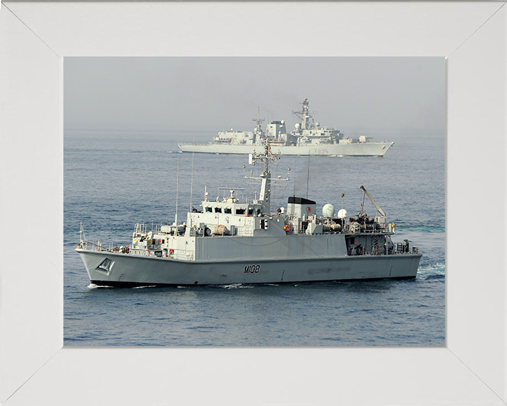 HMS Grimsby M108 | Photo Print | Framed Print | Sandown Class | Minehunter | Royal Navy Hampshire Prints