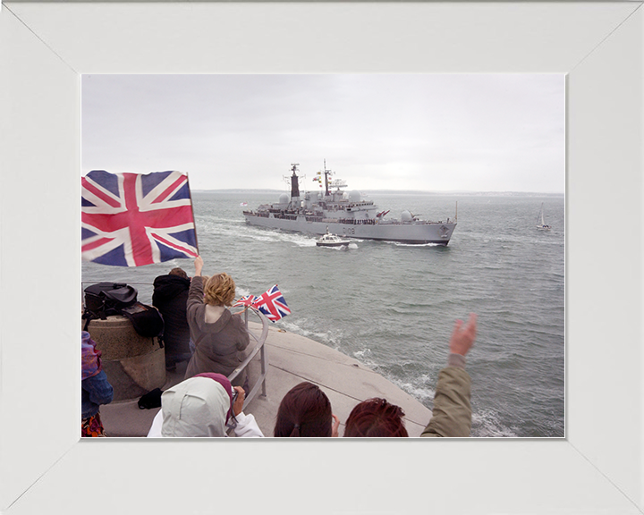 HMS Cardiff (D108) Royal Navy Type 42 Destroyer From The Round Tower Photo Print Wall Art Decor Posters, Prints, & Visual Artwork Hampshire Prints 10 x 8 White Frame No