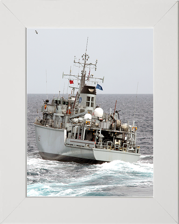 HMS Brocklesby (M33) Royal Navy Hunt Class Mine Warfare Vessel Stern View Photo Print Wall Art Decor Posters, Prints, & Visual Artwork Hampshire Prints 10 x 8 White Frame No