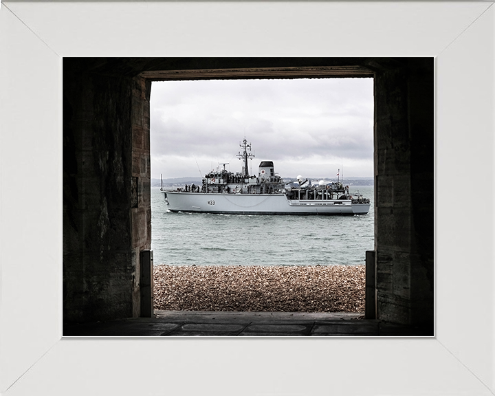 HMS Brocklesby (M33) Royal Navy Hunt Class Mine Warfare Vessel From Sallyport Photo Print Wall Art Decor Posters, Prints, & Visual Artwork Hampshire Prints 10 x 8 White Frame No