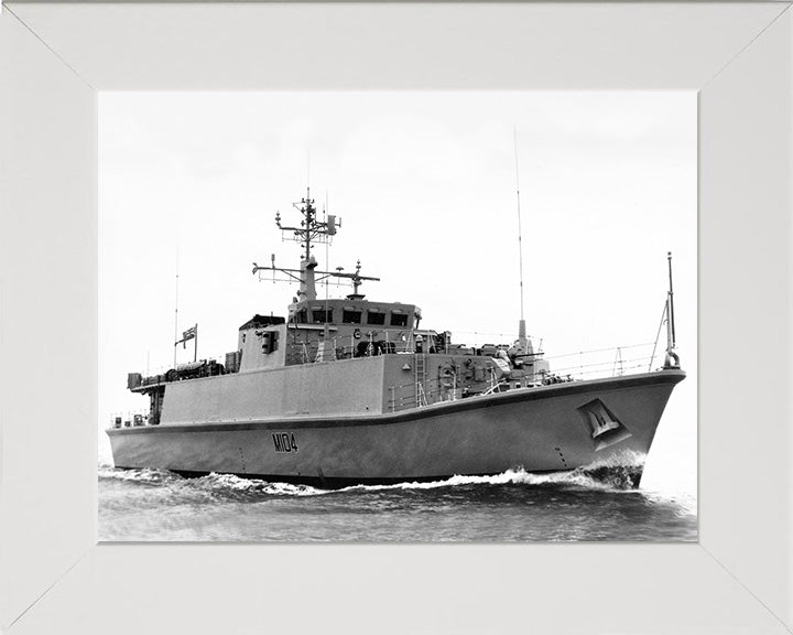 HMS Walney M104 | Photo Print | Framed Print | Sandown Class | minesweeper | Royal Navy Hampshire Prints