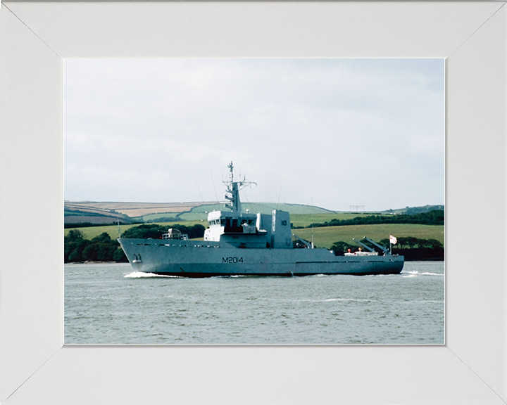 HMS Arun (M2014) Royal Navy River Class Minesweeper Port Side View Photo Print Wall Art Decor Posters, Prints, & Visual Artwork Hampshire Prints 10 x 8 White Frame No