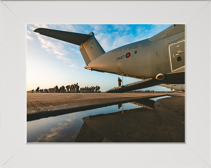 British Army 16 Air Assault Brigade Board an RAF A400M Photo Print Wall Art Military Decor Posters, Prints, & Visual Artwork Hampshire Prints 10 x 8 White Frame No