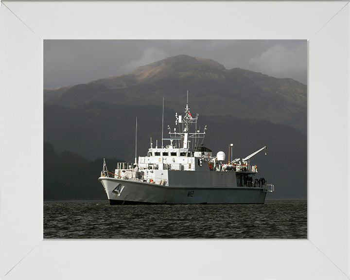 HMS Shoreham M112 | Photo Print | Framed Print | Sandown Class | Minehunter | Royal Navy Hampshire Prints