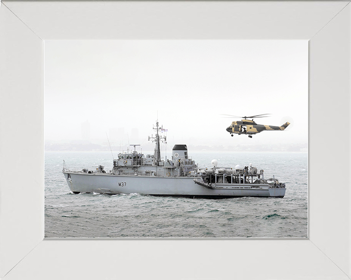 HMS Chiddingfold (M37) Royal Navy Hunt Class Minehunter With Helicopter Photo Print Wall Art Decor Posters, Prints, & Visual Artwork Hampshire Prints 10 x 8 White Frame No