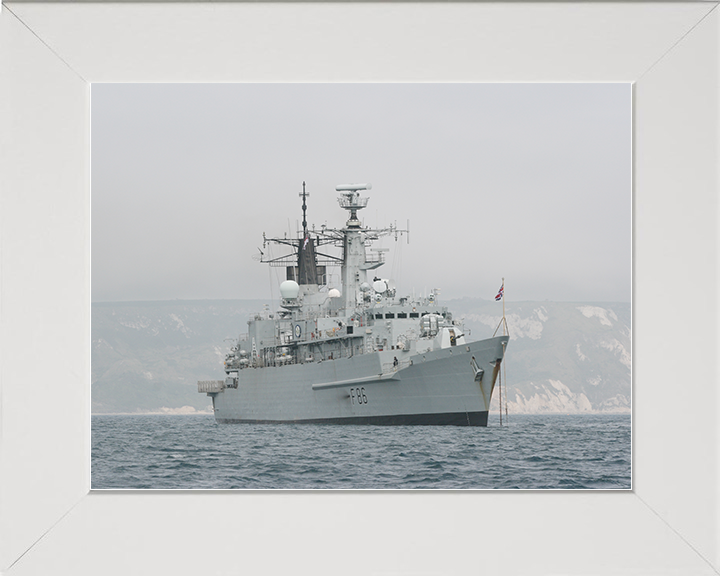 HMS Campbeltown (F86) Royal Navy Type 22 Frigate At Anchor Photo Print Wall Art Decor Posters, Prints, & Visual Artwork Hampshire Prints 10 x 8 White Frame No