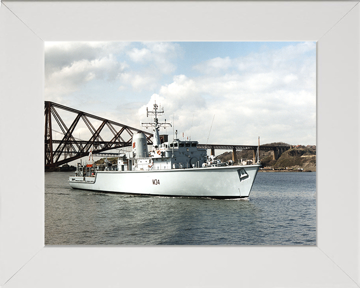HMS Middleton M34 | Photo Print | Framed Print | Hunt Class | Mine Warfare Vessel | Royal Navy Hampshire Prints