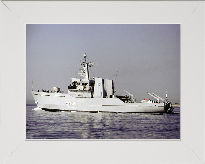 HMS Arun (M2014) Royal Navy River Class Minesweeper Port Beam View Photo Print Wall Art Decor Posters, Prints, & Visual Artwork Hampshire Prints 10 x 8 White Frame No