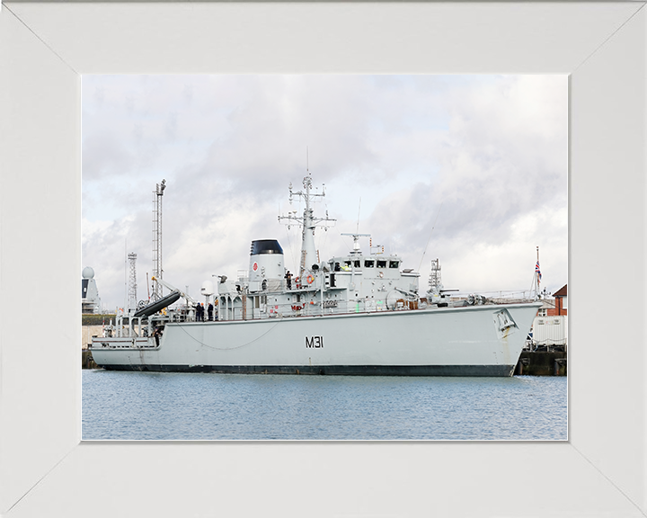 HMS Cattistock (M31) Royal Navy Hunt Class MineHunter Alongside Photo Print Wall Art Decor Posters, Prints, & Visual Artwork Hampshire Prints 10 x 8 White Frame No