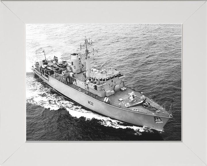 HMS Cottesmore (M32) Royal Navy Hunt Class Mine Warfare Vessel Black and White Photo Print Wall Art Decor Posters, Prints, & Visual Artwork Hampshire Prints 10 x 8 White Frame No