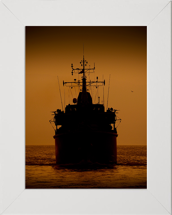 HMS Bangor (M109) Photo Print - Silhouette 2015 - Royal Navy Sandown Class Minehunter Posters, Prints, & Visual Artwork Hampshire Prints 10 x 8 White Frame No