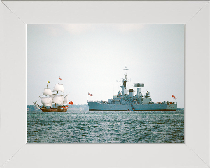 HMS Ariadne (F72) Royal Navy Leander Class Frigate Yorktown 1981 Photo Print Wall Art Decor Posters, Prints, & Visual Artwork Hampshire Prints 10 x 8 White Frame No