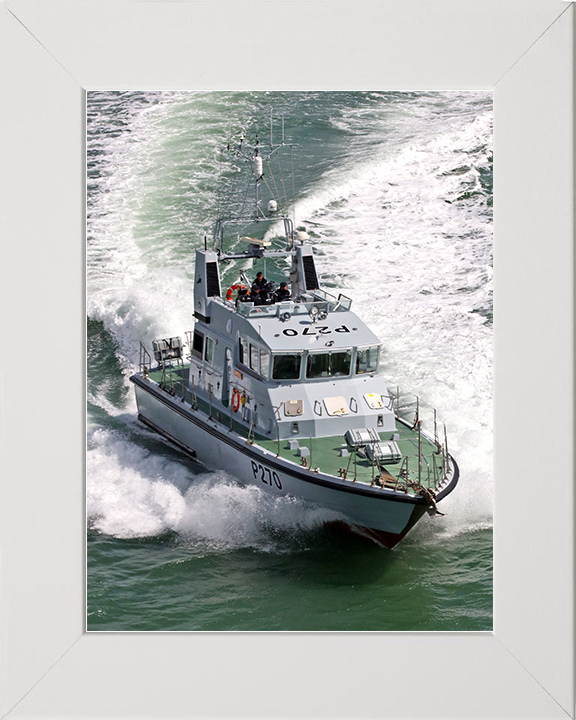 HMS Biter (P270) Royal Navy Archer Class P2000 Patrol Vessel Starboard Bow 2017 Photo Print Wall Art Decor Posters, Prints, & Visual Artwork Hampshire Prints 10 x 8 White Frame No