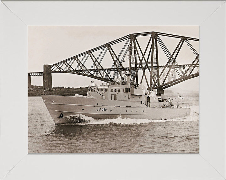 HMS Kingfisher P260 Royal Navy Bird class patrol vessel Photo Print or Framed Photo Print - Hampshire Prints