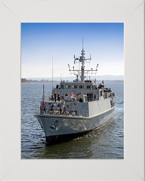 HMS Pembroke M107 | Photo Print | Framed Print | Sandown Class | Minehunter | Royal Navy Hampshire Prints