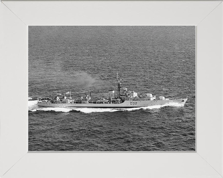 HMS Camperdown (D32) Royal Navy Battle Class Destroyer Starboard View Photo Print Wall Art Decor Posters, Prints, & Visual Artwork Hampshire Prints 10 x 8 White Frame No