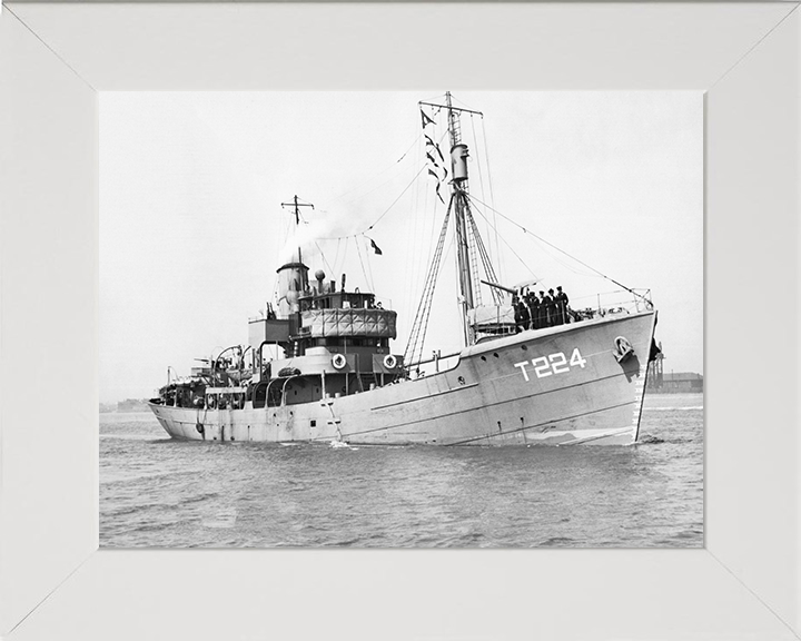 HMS Dunkery (T224) Royal Navy Hills Class Trawler At Sea 1942 Photo Print Wall Art Decor Posters, Prints, & Visual Artwork Hampshire Prints 10 x 8 White Frame No