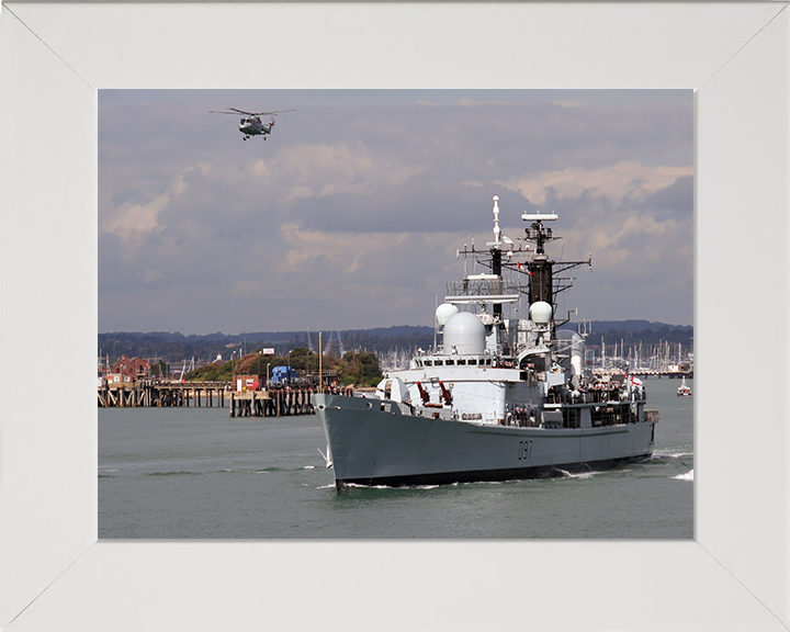 HMS Edinburgh (D97) Royal Navy Type 42 Destroyer Leaving Portsmouth 2006 Photo Print Wall Art Decor Posters, Prints, & Visual Artwork Hampshire Prints 10 x 8 White Frame No