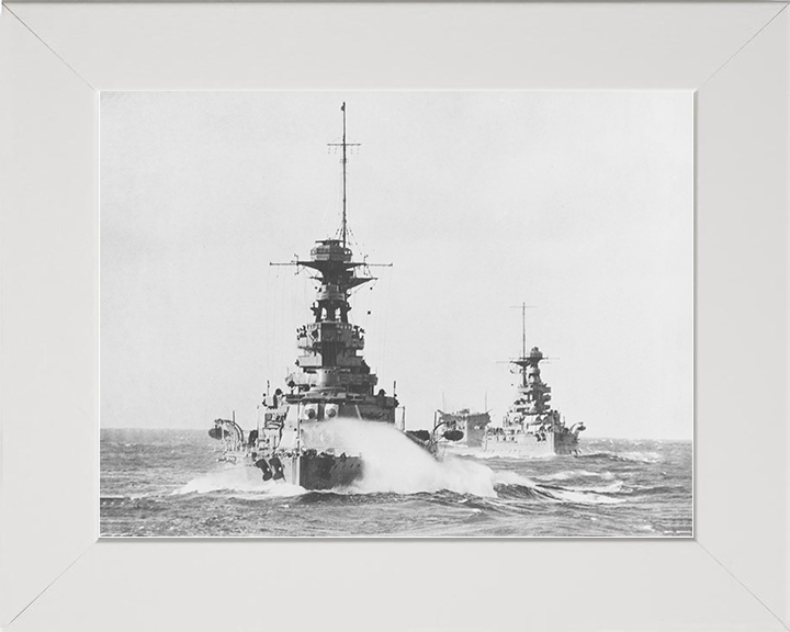 HMS Barham (04) Royal Navy Queen Elizabeth Class Battleship At Sea Photo Print Wall Art Decor Posters, Prints, & Visual Artwork Hampshire Prints 10 x 8 White Frame No