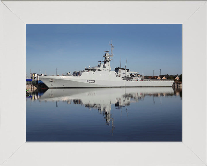 HMS Medway P223 | Photo Print | Framed Print | River Class | Patrol Vessel | Royal Navy Hampshire Prints