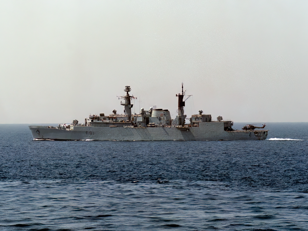 HMS Brazen (F91) Royal Navy Type 22 Frigate Port Beam View at Sea Photo Print Wall Art Decor Posters, Prints, & Visual Artwork Hampshire Prints 6 x 4 No Frame No