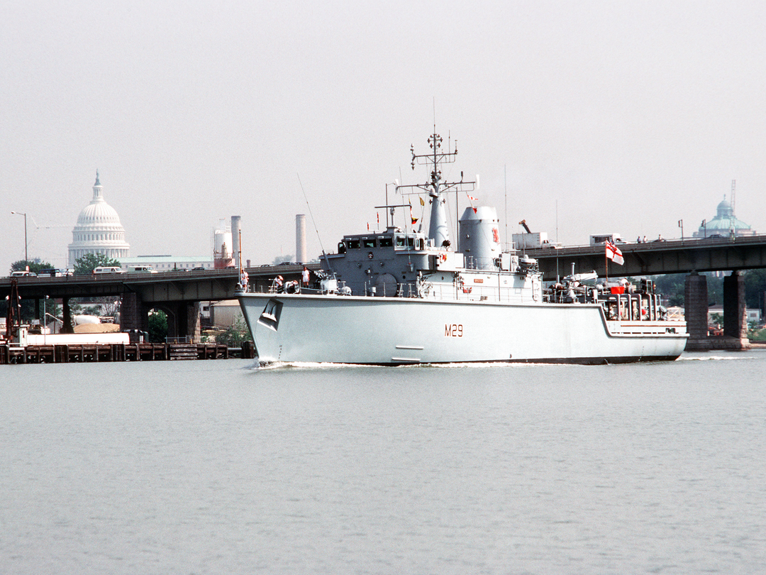 HMS Brecon (M29) Royal Navy Hunt Class Mine Warfare Vessel Washington DC Photo Print Wall Art Decor Posters, Prints, & Visual Artwork Hampshire Prints 6 x 4 No Frame No