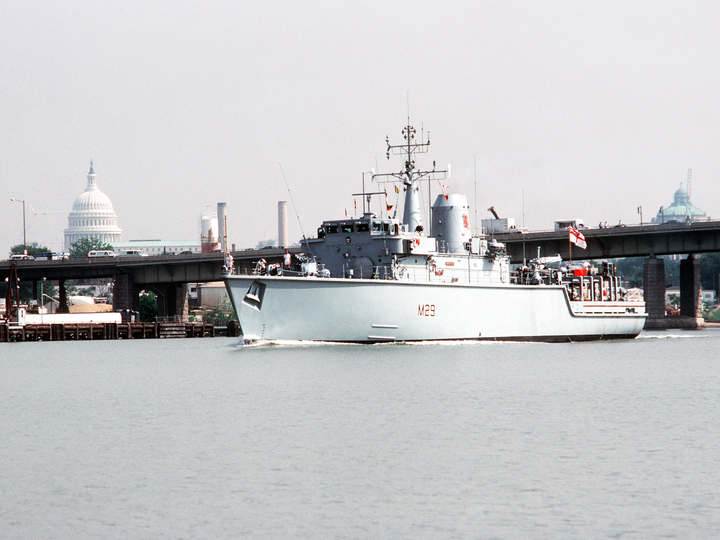 HMS Brecon (M29) Royal Navy Hunt Class Mine Warfare Vessel Washington DC Photo Print Wall Art Decor Posters, Prints, & Visual Artwork Hampshire Prints 6 x 4 No Frame No