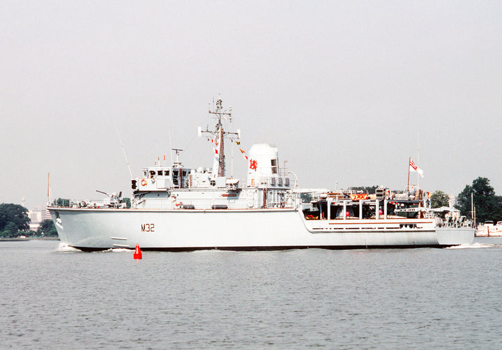 HMS Cottesmore M32 | Photo Print | Framed Print | Hunt Class | Mine Warfare Vessel | Royal Navy Hampshire Prints