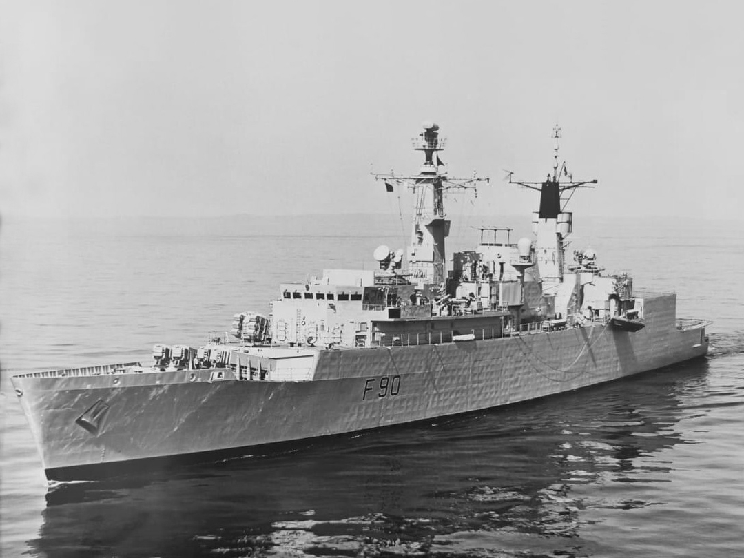 HMS Brilliant (F90) Royal Navy Type 22 Frigate On Calm Sea Photo Print Wall Art Decor Posters, Prints, & Visual Artwork Hampshire Prints 6 x 4 No Frame No