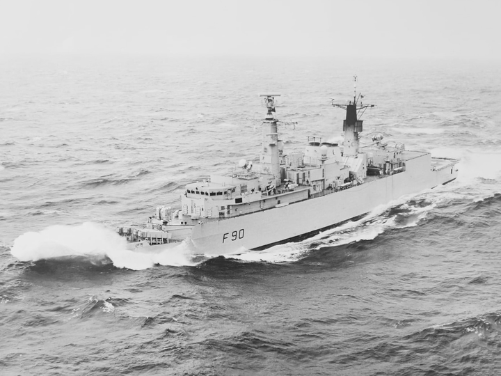 HMS Brilliant (F90) Royal Navy Type 22 Frigate Breaking Waves Photo Print Wall Art Decor Posters, Prints, & Visual Artwork Hampshire Prints 6 x 4 No Frame No